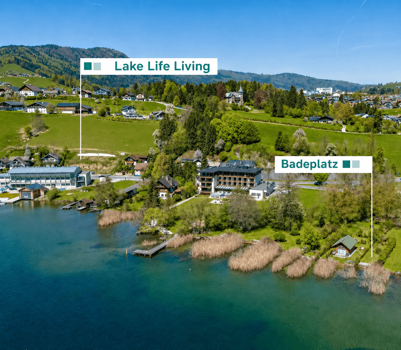 Luftbild: Lage an der Mondseestraße mit eigenem Badeplatz am Mondsee